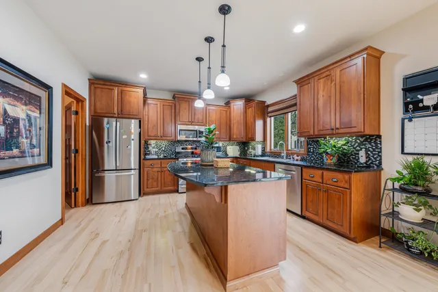 $649,900 | 1606 South Carver Lane, Appleton, WI 54914