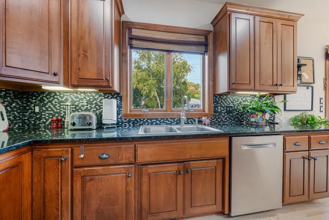 $649,900 | 1606 South Carver Lane, Appleton, WI 54914