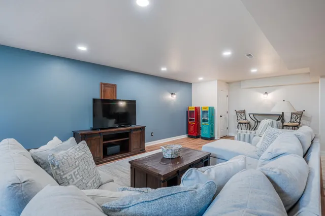 $649,900 | 1606 South Carver Lane, Appleton, WI 54914