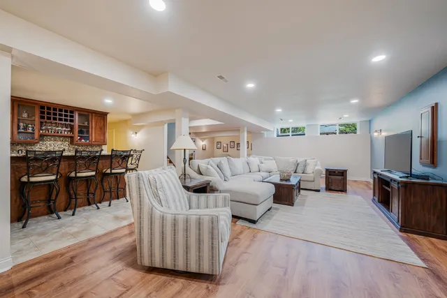 $649,900 | 1606 South Carver Lane, Appleton, WI 54914