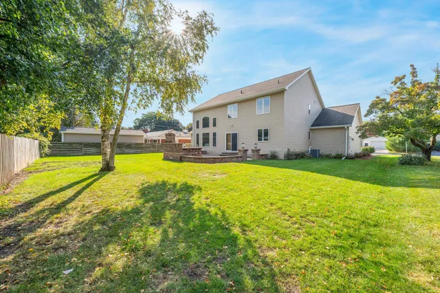 $649,900 | 1606 South Carver Lane, Appleton, WI 54914