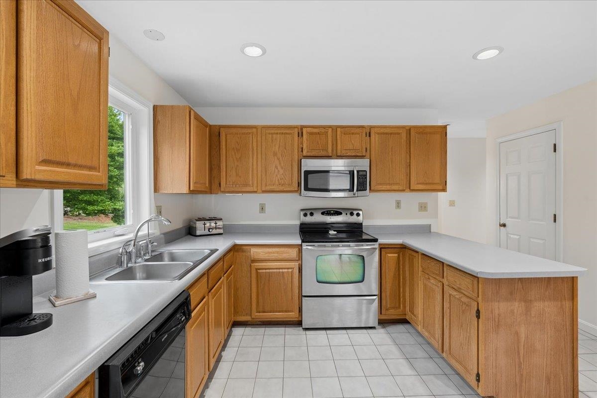 240 Sandown Road Chester, NH 03036 - Photo 10 of 41