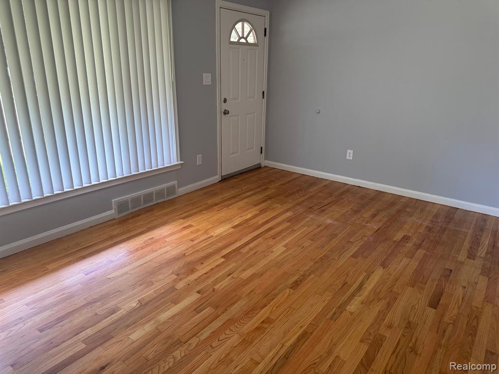 18224 Fox Redford, MI 48240 - Photo 5 of 15