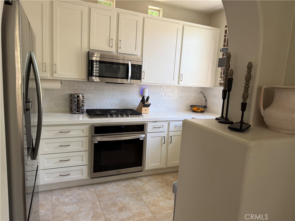 6 Snapdragon Street Ladera Ranch, CA 92694 - Photo 8 of 39 Kitchen
