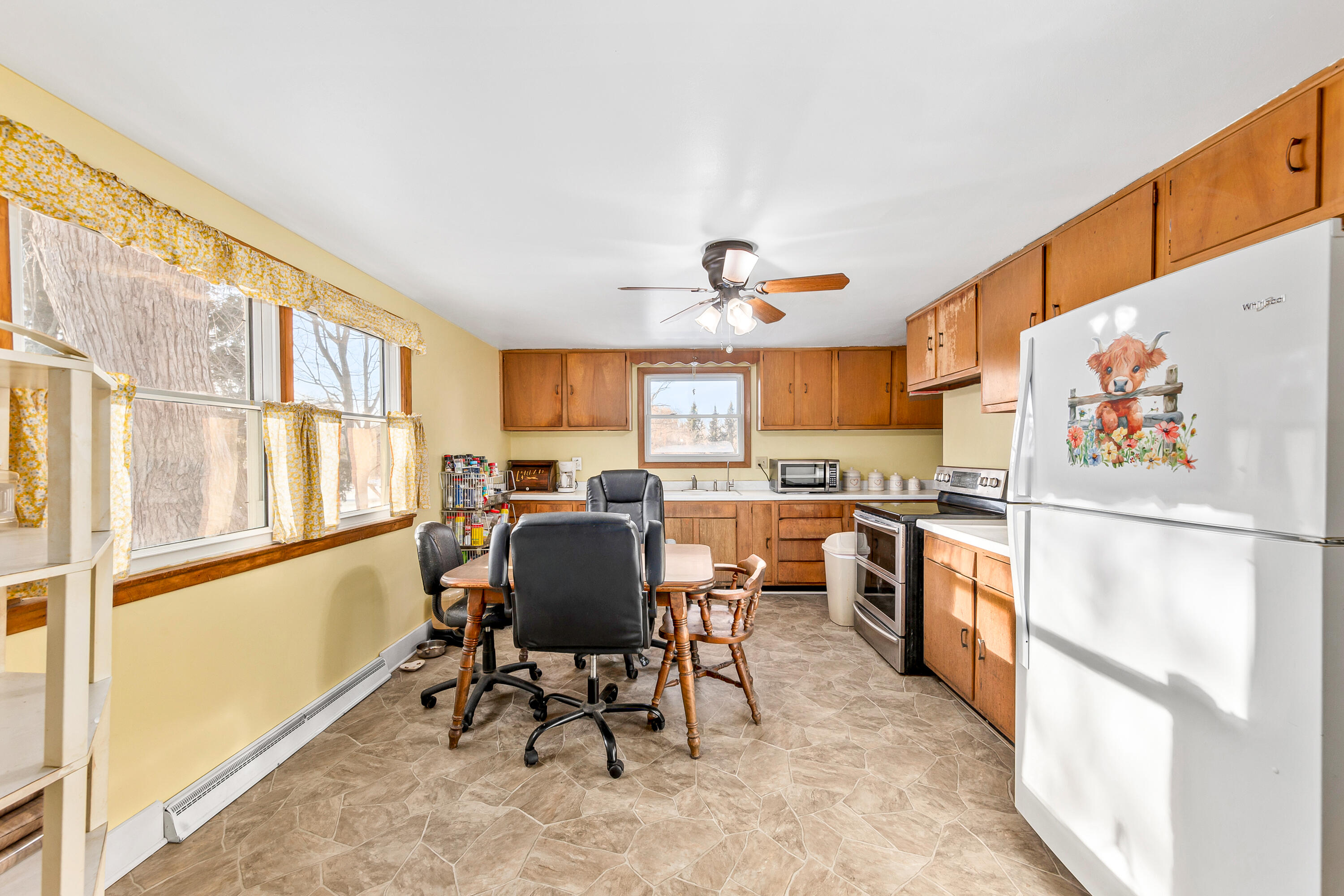 N6335 County Road East Concord, WI 53066 - Photo 13 of 34 Bright and Airy Kitchen