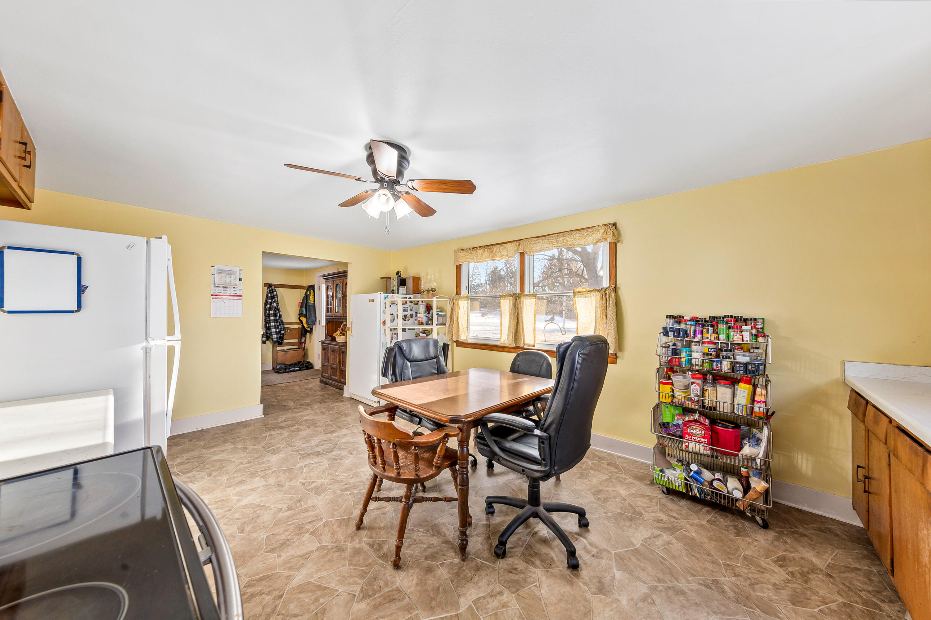 N6335 County Road East Concord, WI 53066 - Photo 15 of 34 Ready for a Large Table