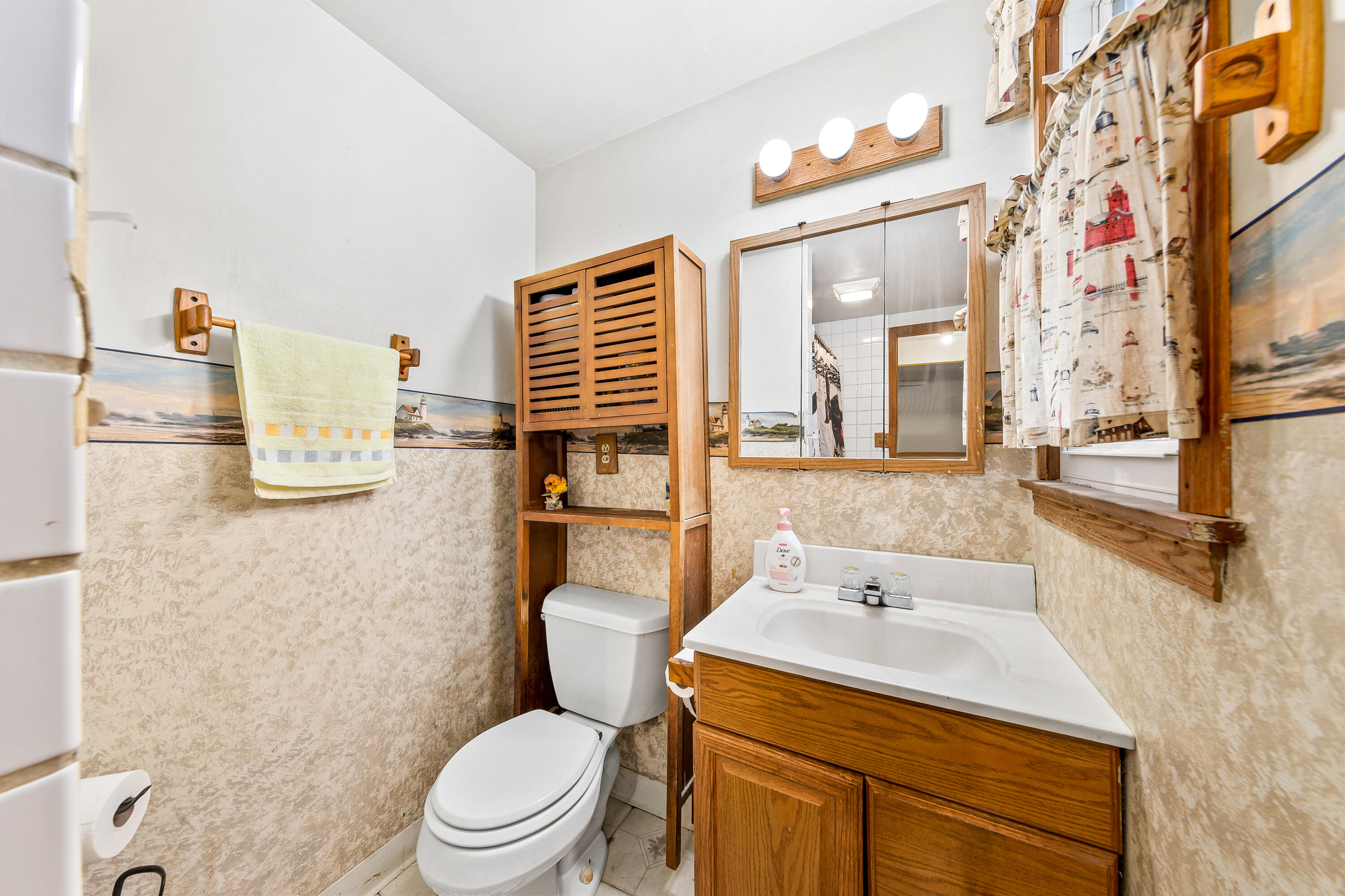 N6335 County Road East Concord, WI 53066 - Photo 17 of 34 Full Bath Vanity