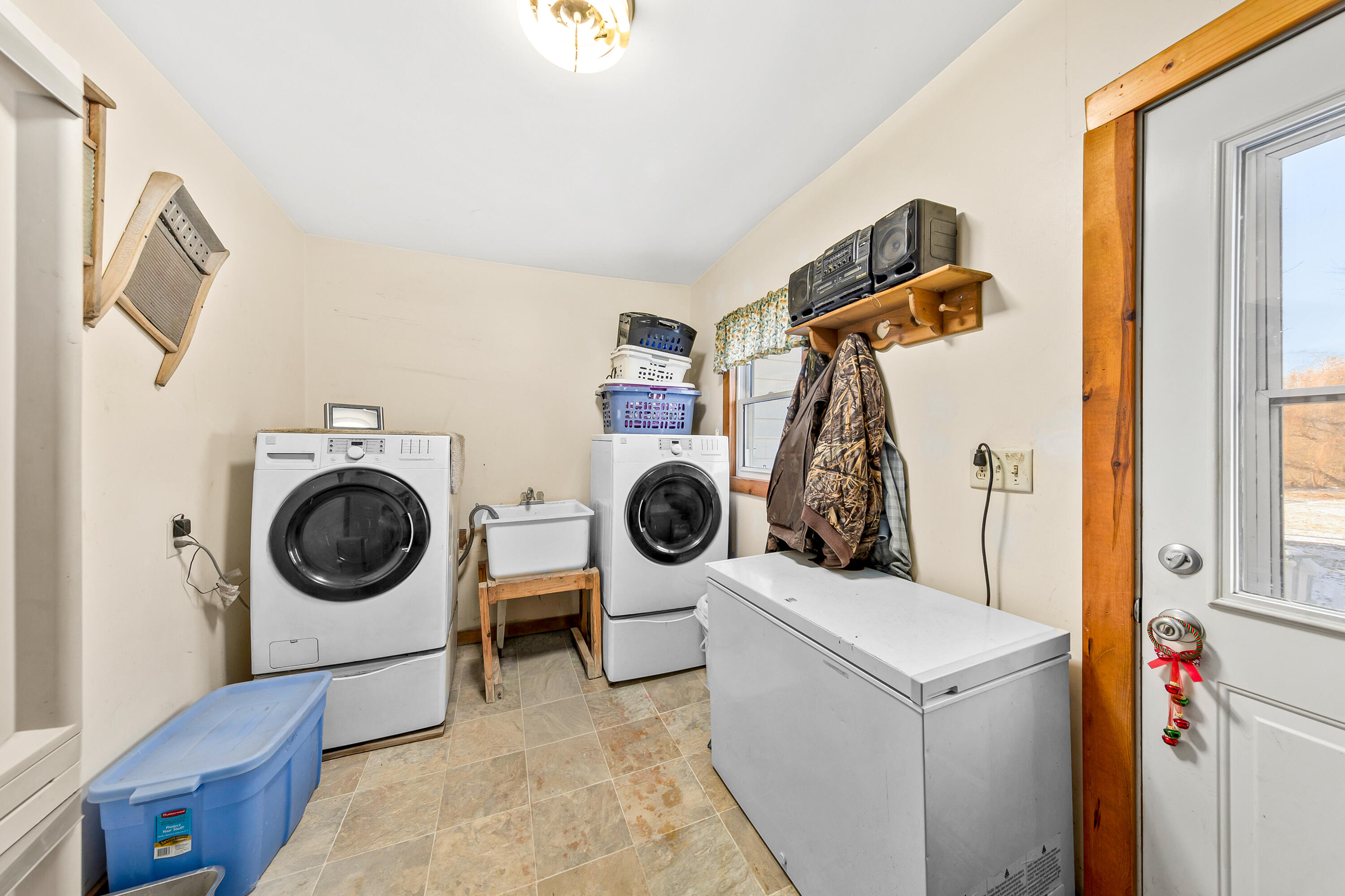 N6335 County Road East Concord, WI 53066 - Photo 19 of 34 Laundry off Master Bedroom