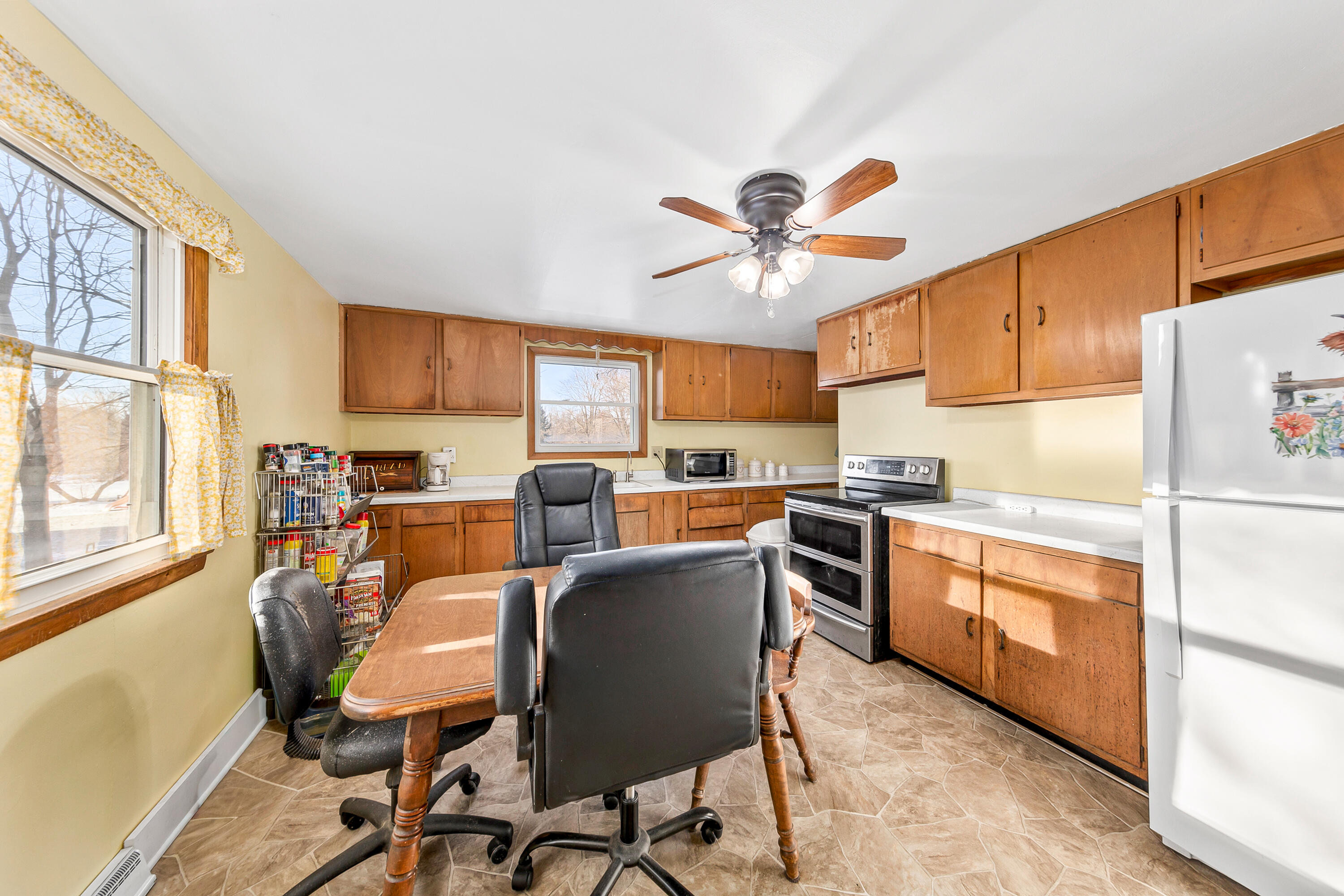 N6335 County Road East Concord, WI 53066 - Photo 2 of 34 Huge Bright Kitchen