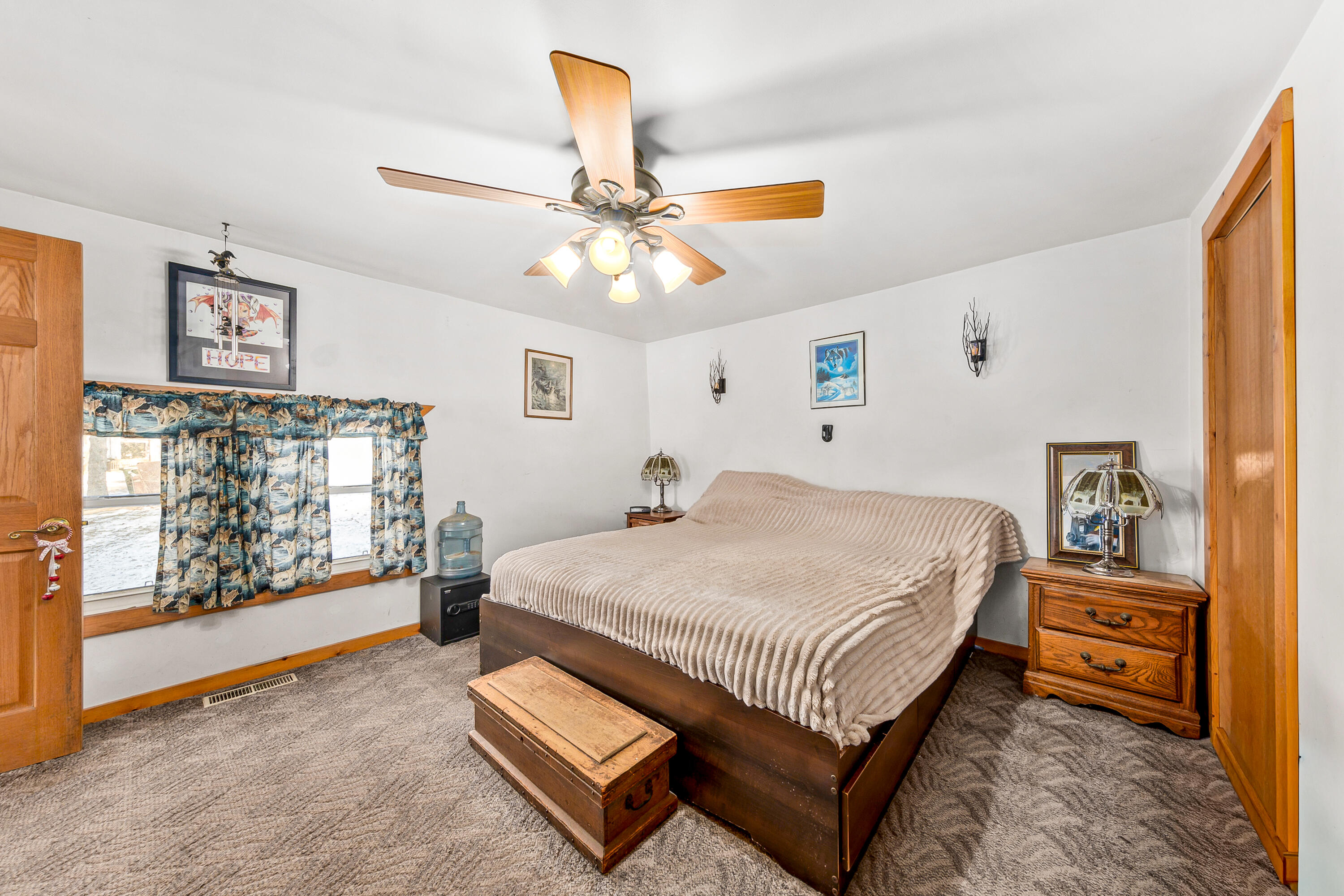 N6335 County Road East Concord, WI 53066 - Photo 4 of 34 1st Fl Master Bedroom