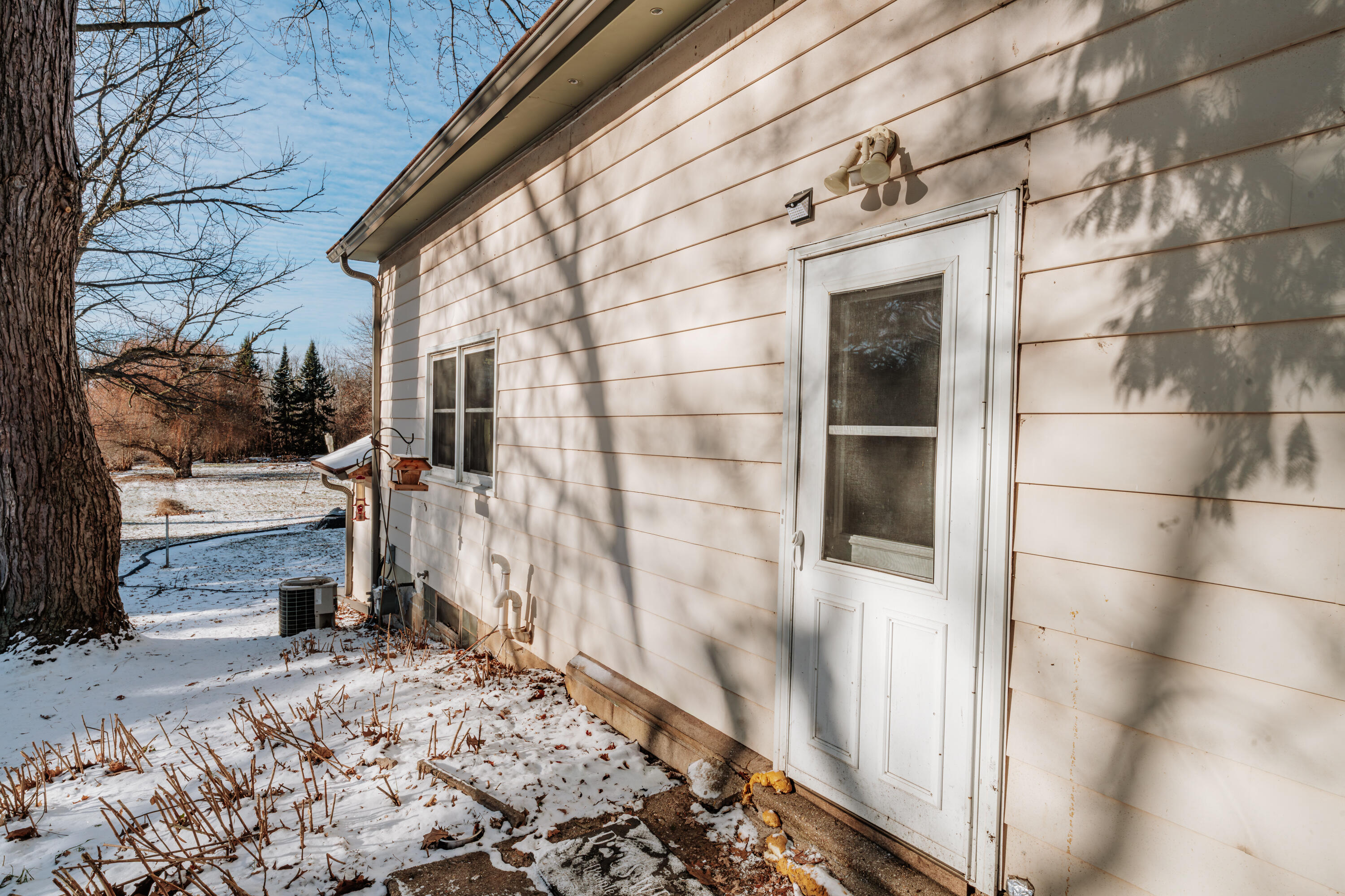 N6335 County Road East Concord, WI 53066 - Photo 7 of 34 Side Door