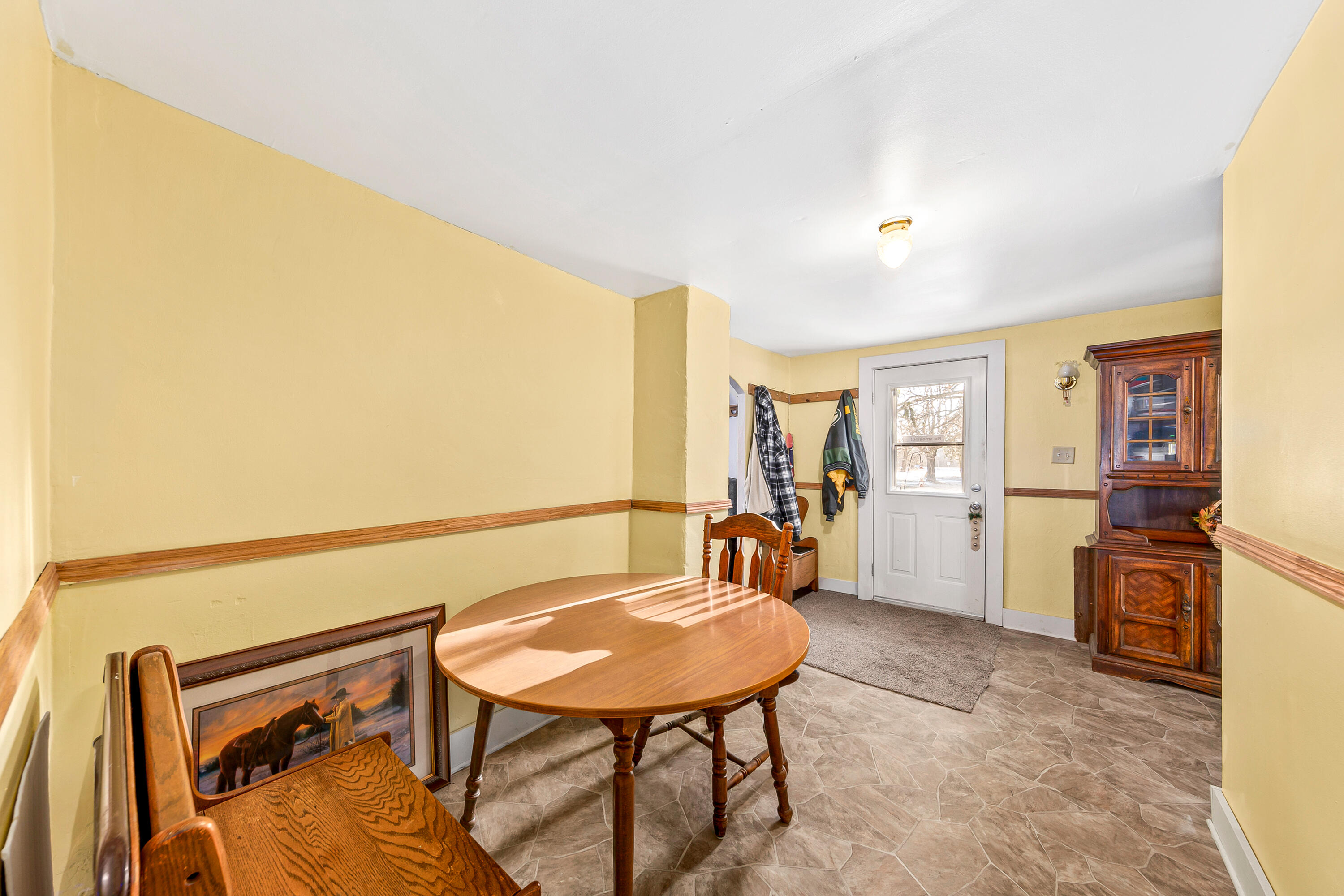 N6335 County Road East Concord, WI 53066 - Photo 8 of 34 Side door entrance