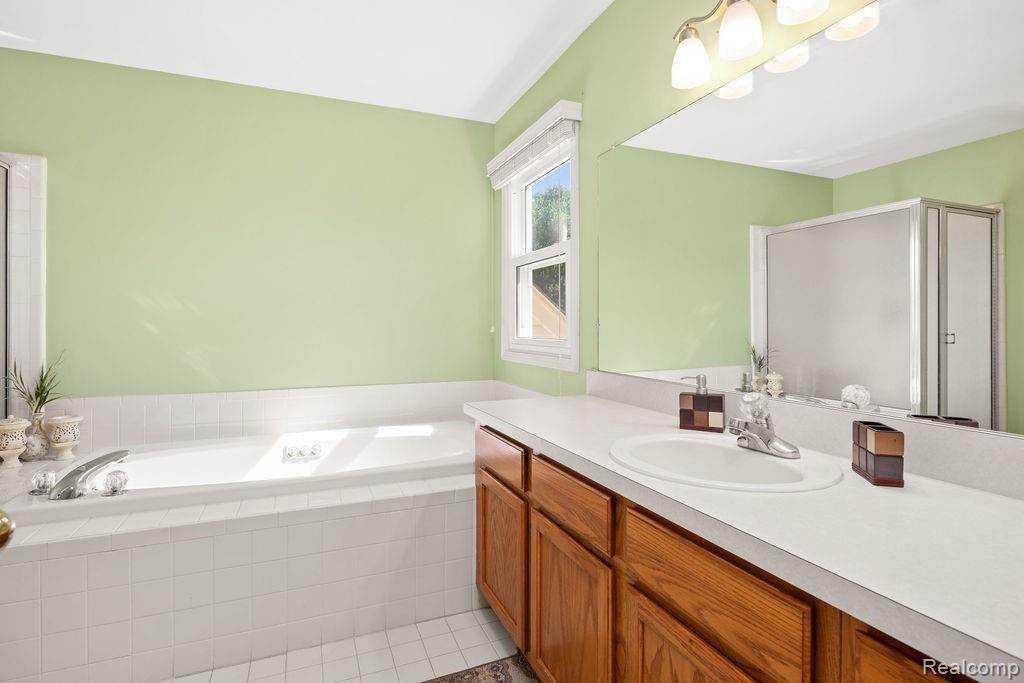 695 Woodfield Way Rochester, MI 48307 - Photo 20 of 30 GO0A3532.jpg