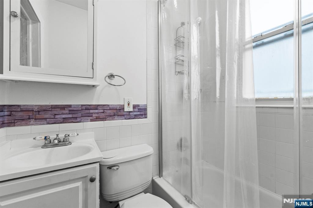 105 Van Riper Avenue, Unit 1 Clifton, NJ 07011 - Photo 13 of 16