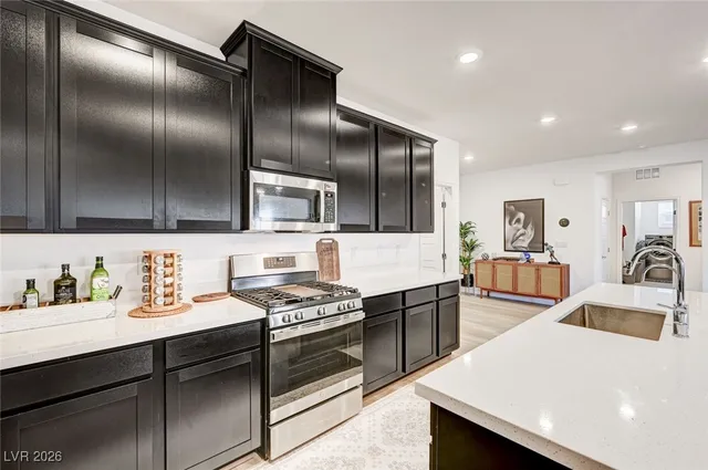 $768,999 | 9684 Thistle Creek Avenue, Las Vegas, NV 89178