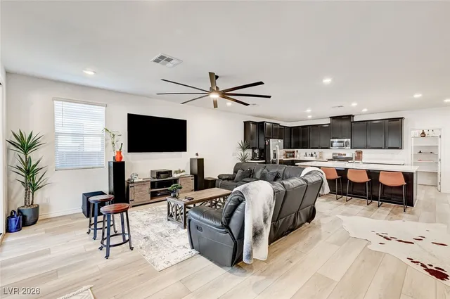 $768,999 | 9684 Thistle Creek Avenue, Las Vegas, NV 89178