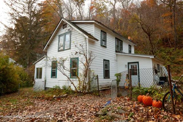 $244,000 | 17 Hardenburgh Lane, Rosendale, NY 12472