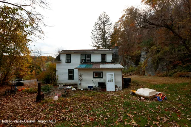 $244,000 | 17 Hardenburgh Lane, Rosendale, NY 12472