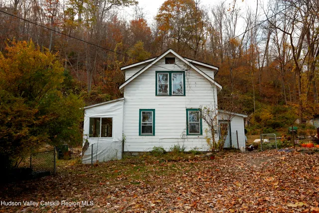 $244,000 | 17 Hardenburgh Lane, Rosendale, NY 12472