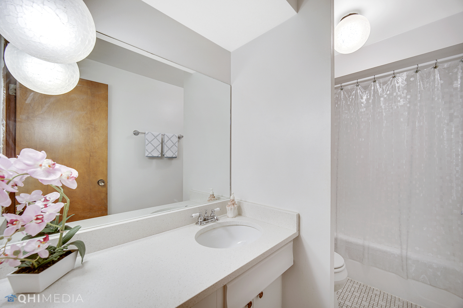 2128 West 111th Street, Unit G Chicago, IL 60643 - Photo 10 of 20 a bathroom with a sink vanity granite and a mirror
