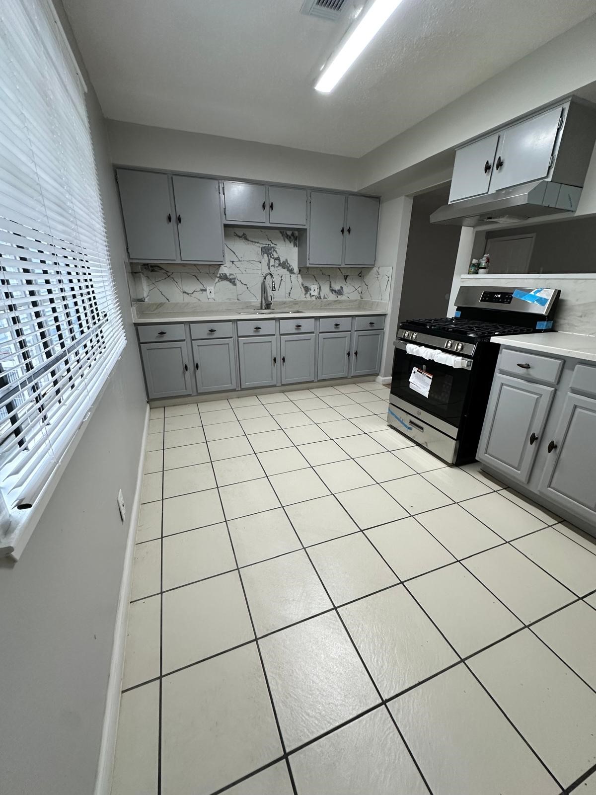 3731 Alberta Street Houston, TX 77021 - Photo 5 of 11 Modern, eat-in kitchen