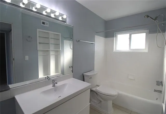 $1,500 | 2304 Ringling Boulevard, Unit 208, Sarasota, FL 34237