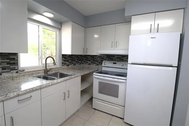 $1,500 | 2304 Ringling Boulevard, Unit 208, Sarasota, FL 34237