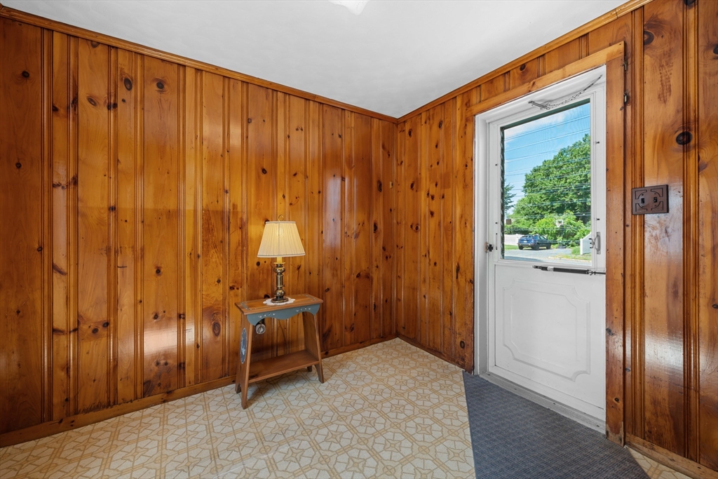 43 Rowena Street Worcester, MA 01606 - Photo 18 of 40