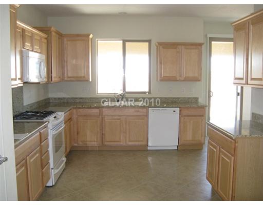 2700 Rue Montpellier Avenue Henderson, NV 89044 - Photo 2 of 9 Kitchen.