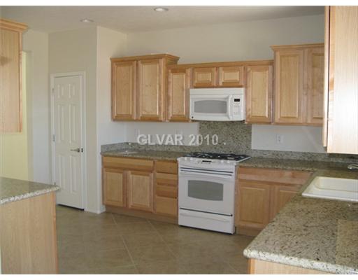 2700 Rue Montpellier Avenue Henderson, NV 89044 - Photo 3 of 9 Kitchen.