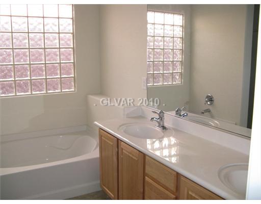 2700 Rue Montpellier Avenue Henderson, NV 89044 - Photo 8 of 9 Master Bath/Spa.
