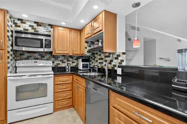 $2,000 | 2671 South Course Drive, Unit 206, Pompano Beach, FL 33069