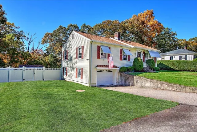$550,000 | 98 Iroquois Road, Cumberland, RI 02864