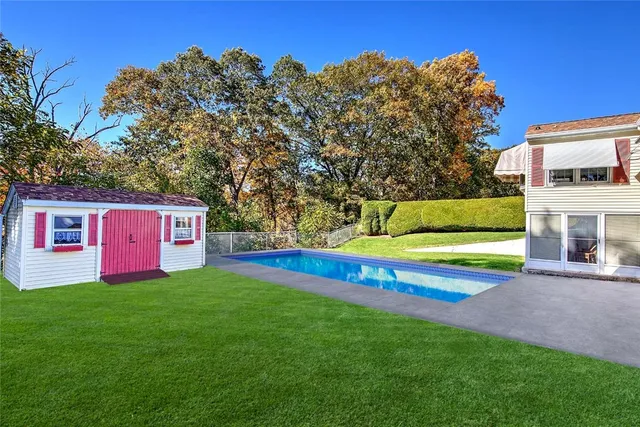 $550,000 | 98 Iroquois Road, Cumberland, RI 02864