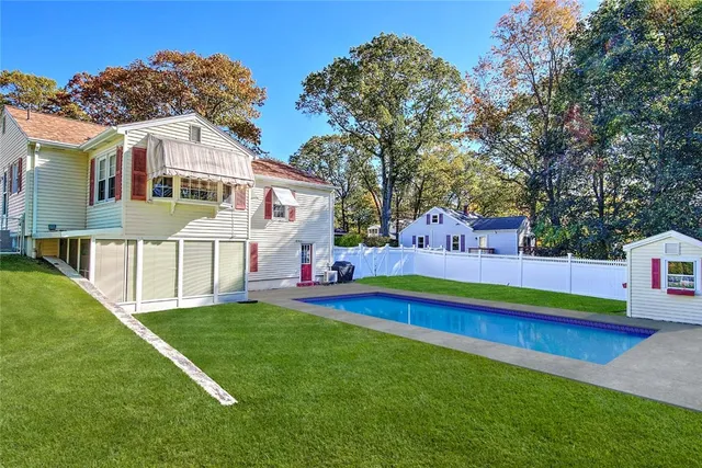 $550,000 | 98 Iroquois Road, Cumberland, RI 02864