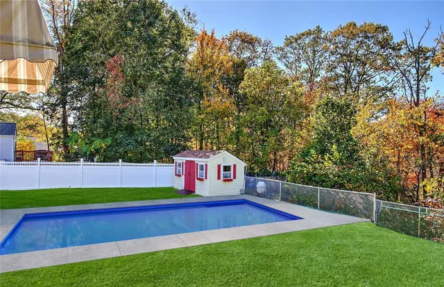 $550,000 | 98 Iroquois Road, Cumberland, RI 02864