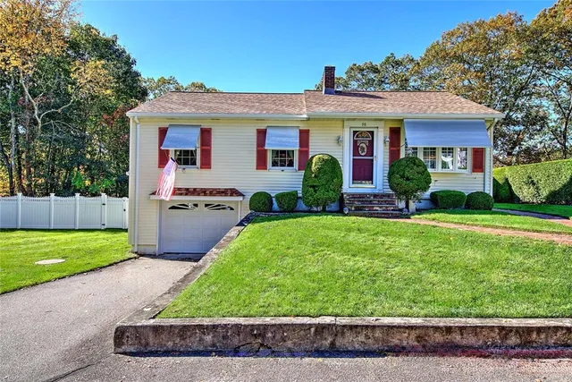 $550,000 | 98 Iroquois Road, Cumberland, RI 02864