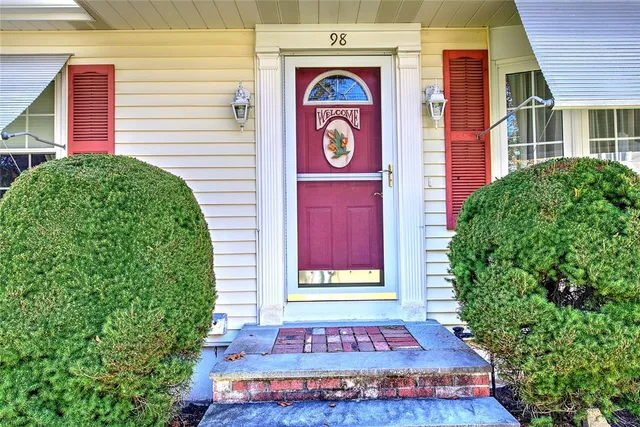 $550,000 | 98 Iroquois Road, Cumberland, RI 02864