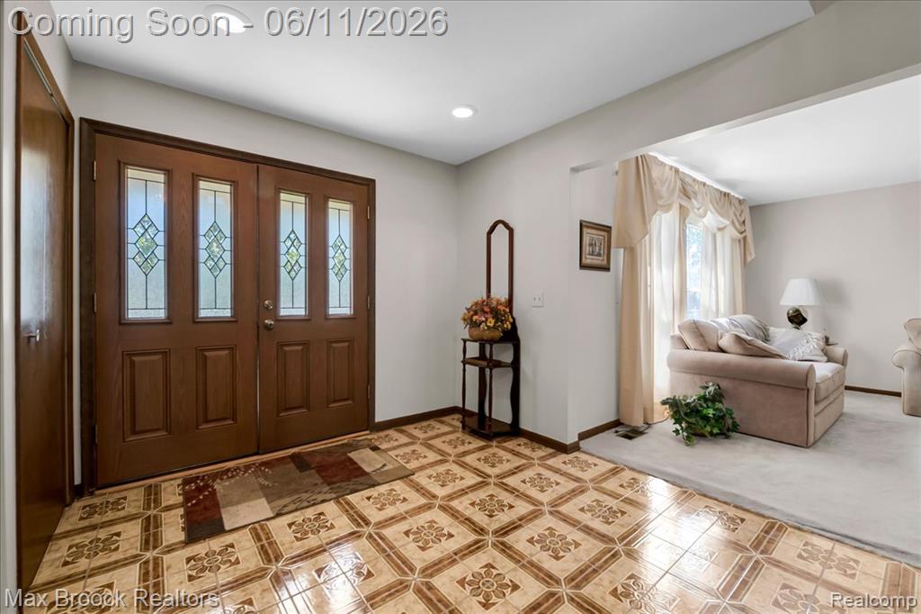 217 Stonetree Circle Rochester Hills, MI 48309 - Photo 3 of 44