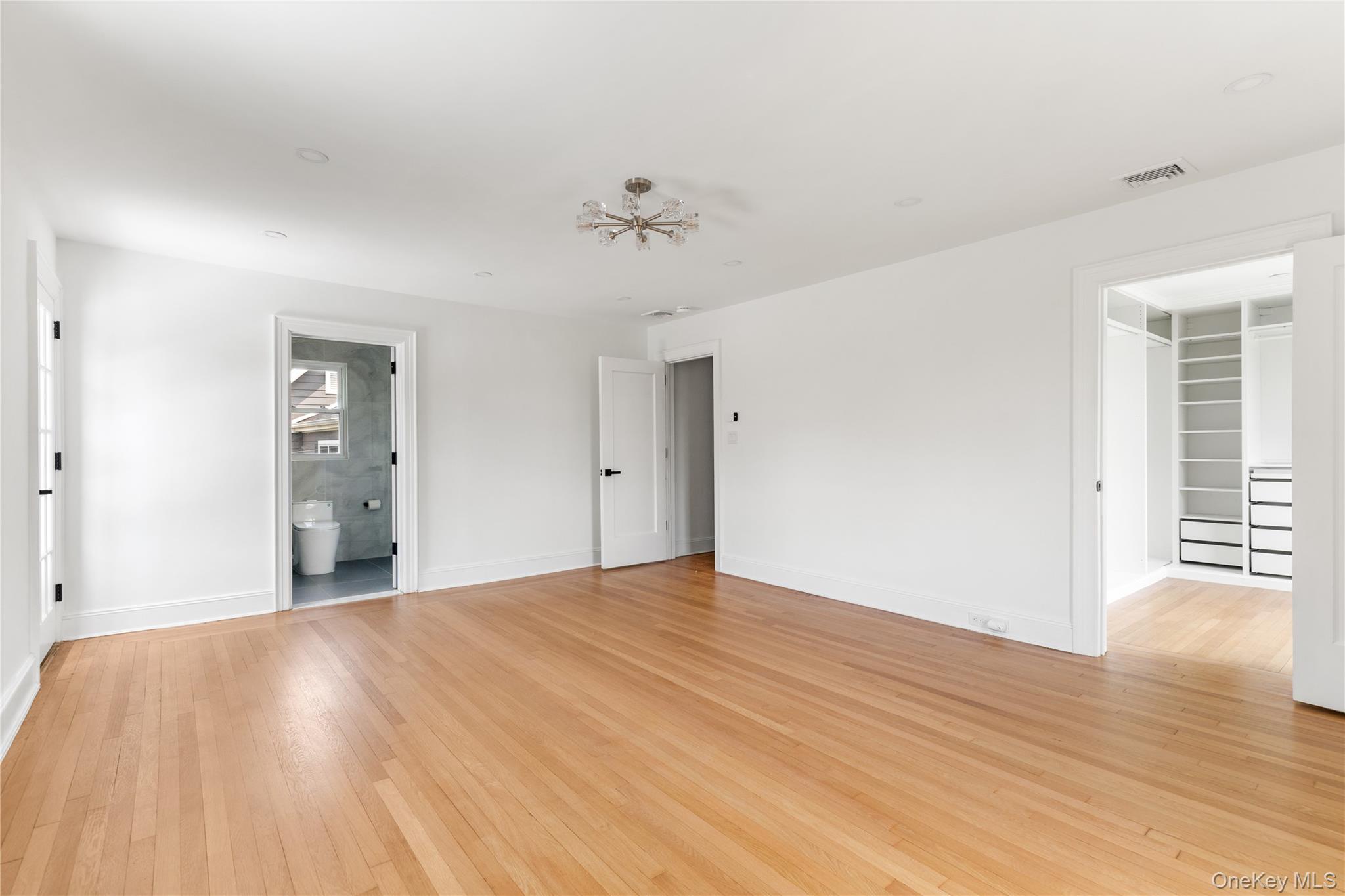 220 Pomander Road Mineola, NY 11501 - Photo 12 of 24 Gallery Image 12