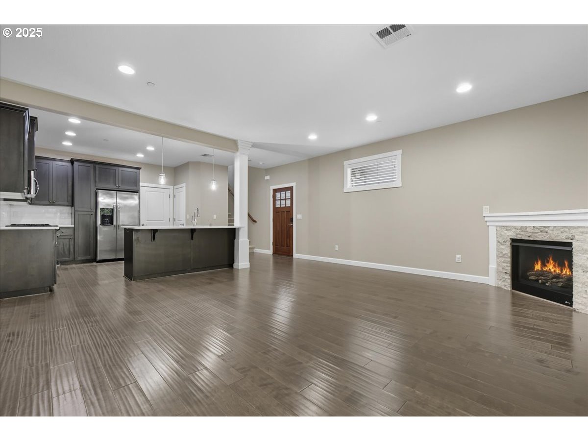 1911 Northwest Sage Street Camas, WA 98607 - Photo 8 of 25 Kitchen/Nook