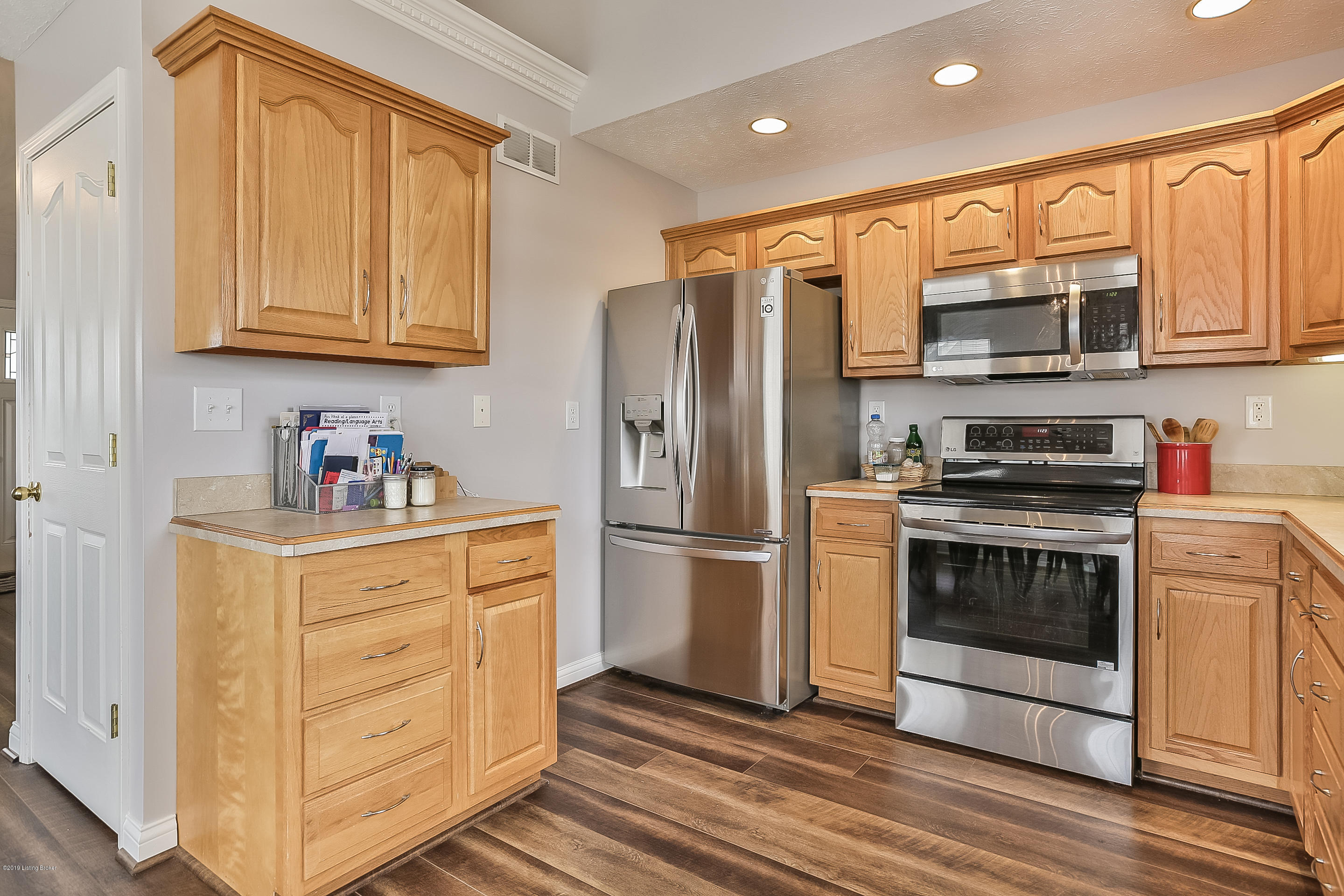 7113 Whipple Road Louisville, KY 40272 - Photo 10 of 39 CT6C5189