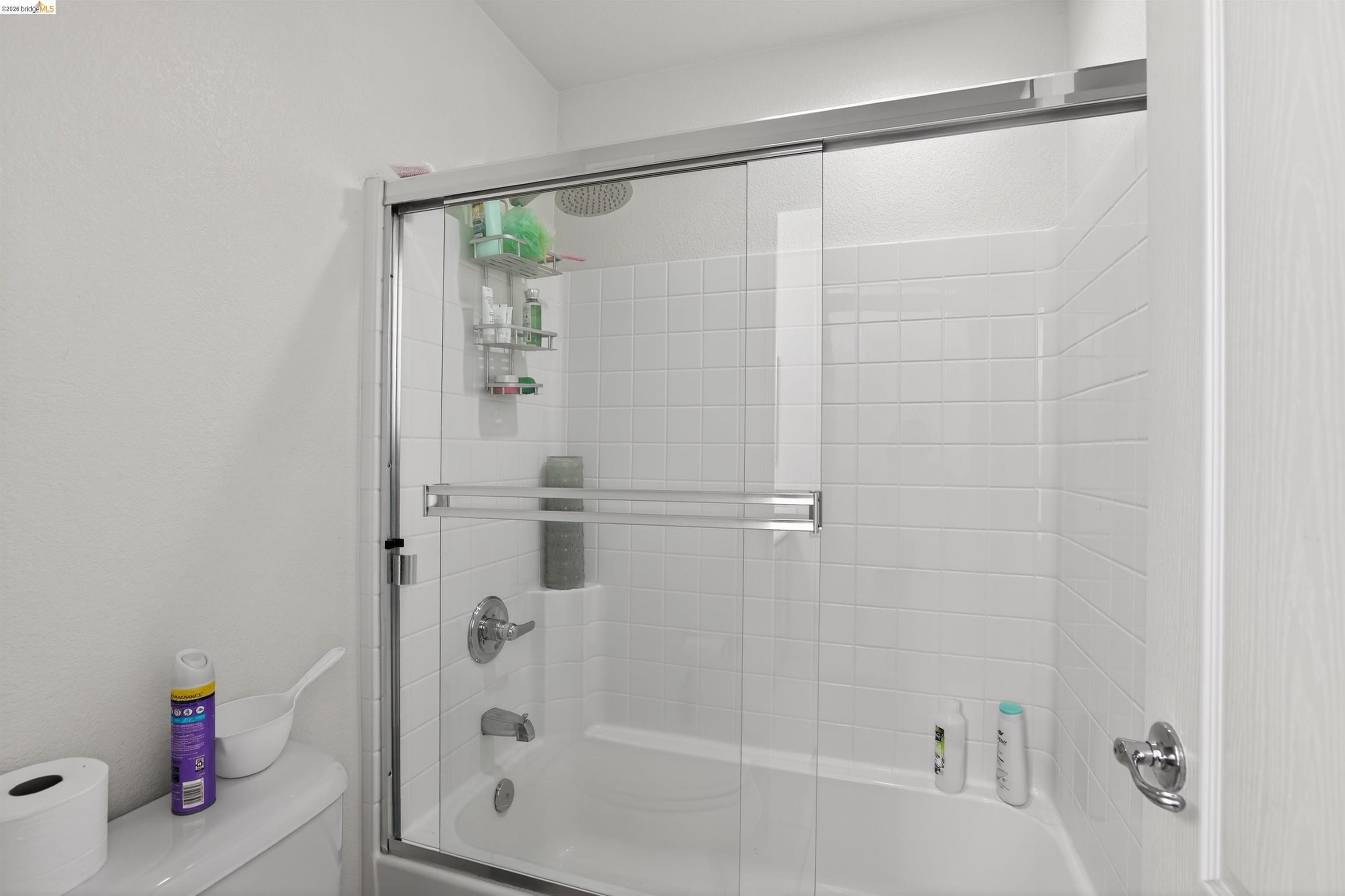 1221 Andrea Way Vallejo, CA 94591 - Photo 25 of 29 Bathroom