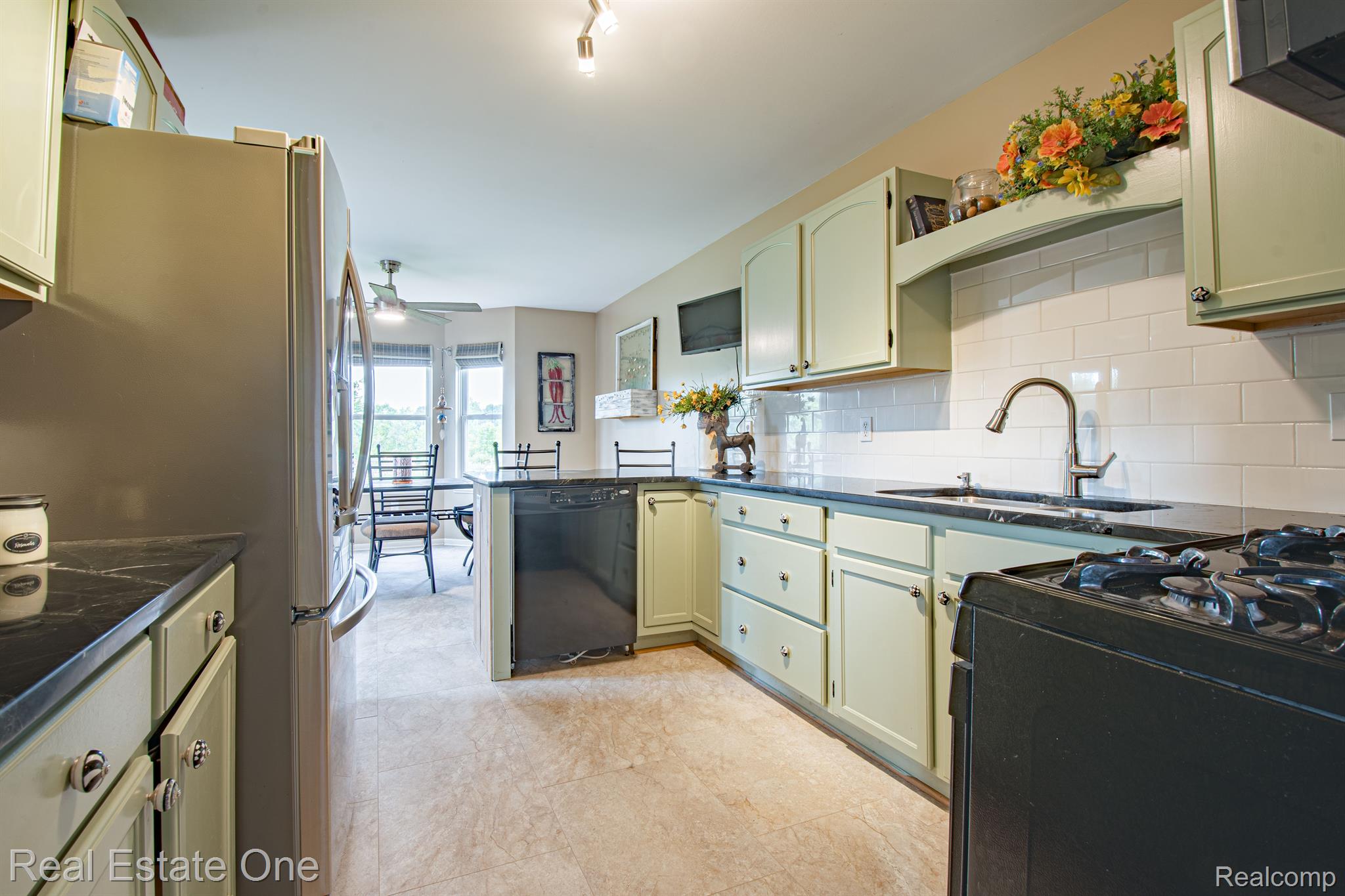 11620 Halsey Road Holly, MI 48442 - Photo 8 of 48 Kitchen leads to sunny breakfast
