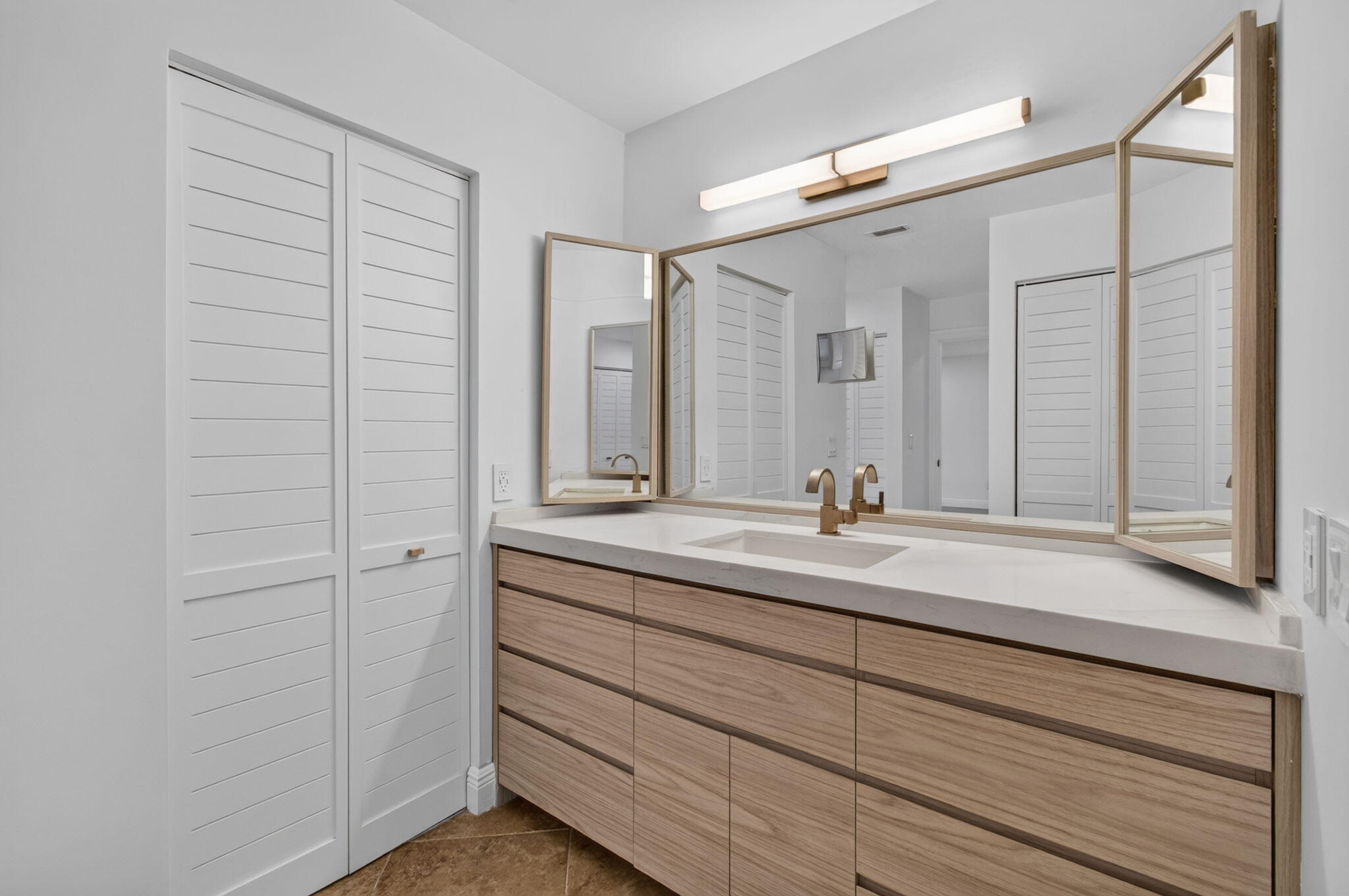 8460 Casa Del Lago, Unit 25B Boca Raton, FL 33433 - Photo 26 of 57 PRIMARY BATH