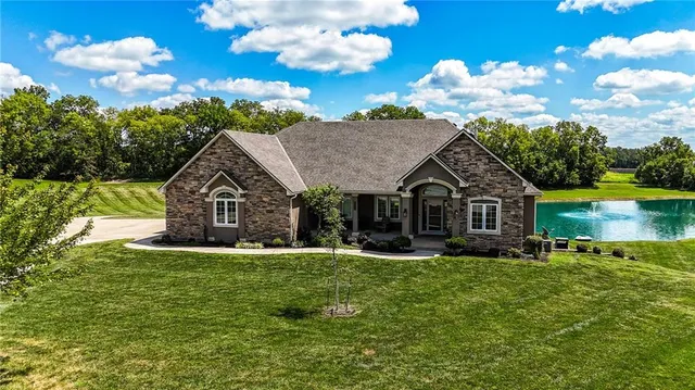 $820,000 | 33412 Pinehurst Lane, Grain Valley, MO 64029