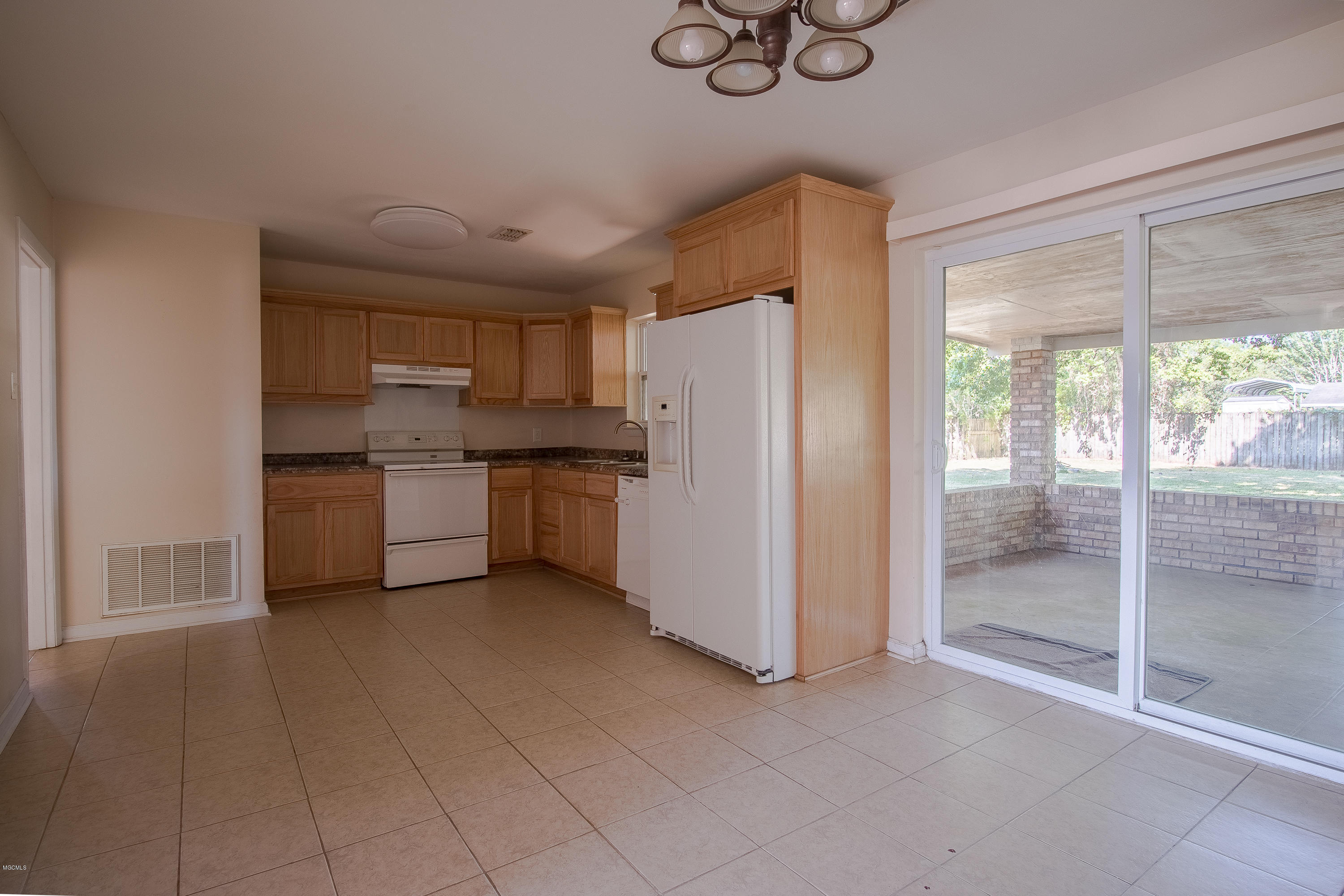 118 Quarles Street Long Beach, MS 39560 - Photo 5 of 17 118 Quarles-100