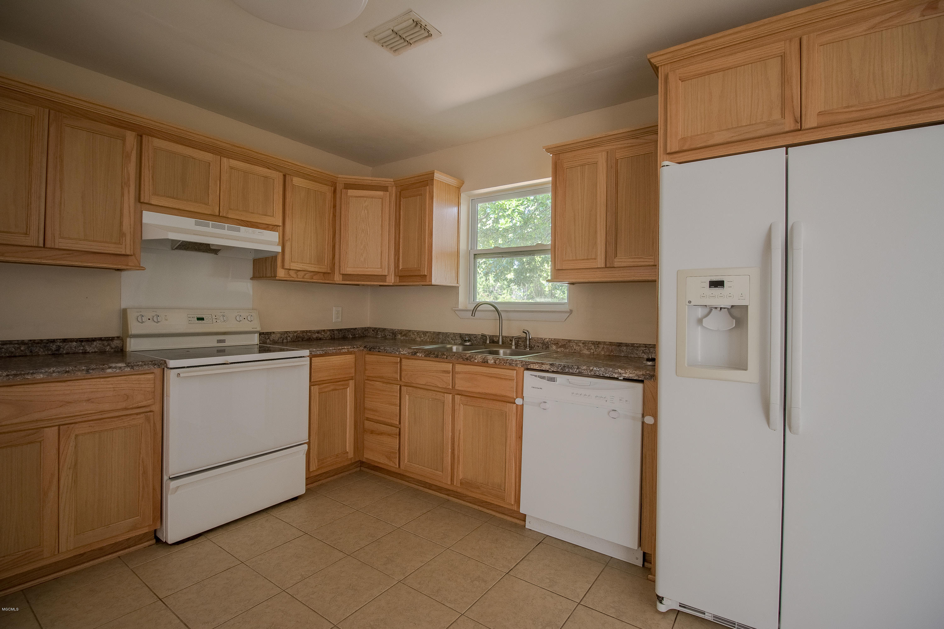 118 Quarles Street Long Beach, MS 39560 - Photo 6 of 17 118 Quarles-103