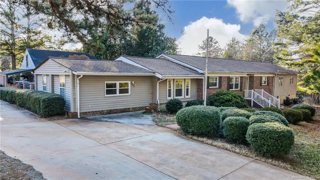 1338 Sunset Road Charlotte, NC 28216 - Photo 1 of 40 Gallery Image 1