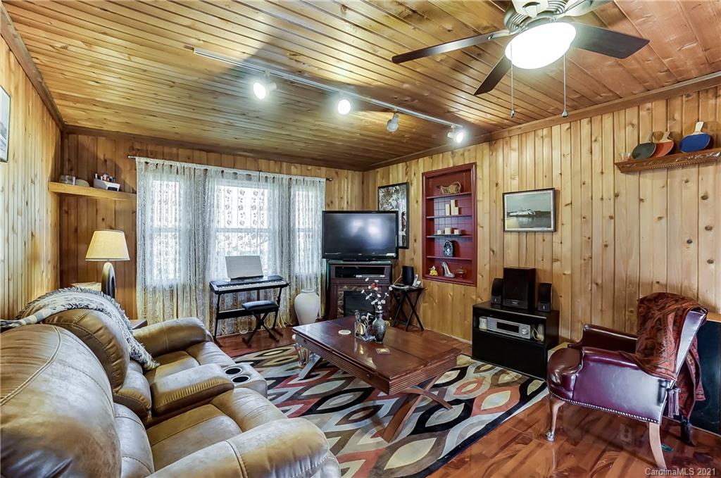 1338 Sunset Road Charlotte, NC 28216 - Photo 16 of 40 Gallery Image 16